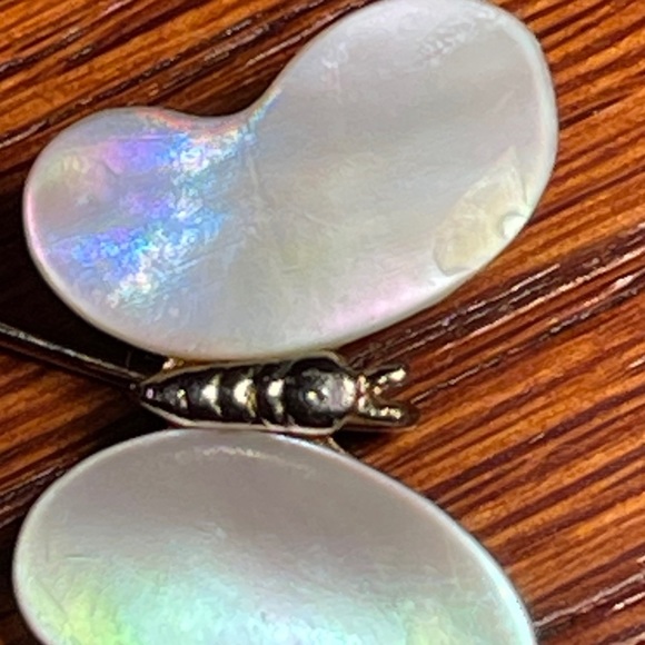 VINTAGE Stick pin. Beautiful opal essence wings on a gold tone stick pin. - Picture 2 of 2
